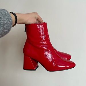 L’intervalle Patent Red Boots with heel